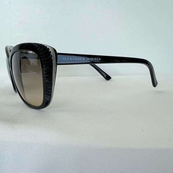 ALEXANDER MCQUEEN Black Gradient Lenses Two Tone Frame AMQ 4178/S Sunglasses - Picture 6 of 13